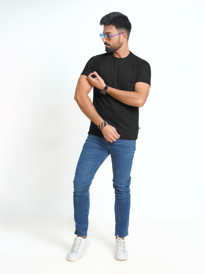 Black Plain Half Sleeves Men’s Round Neck T-Shirt (TEE-178)