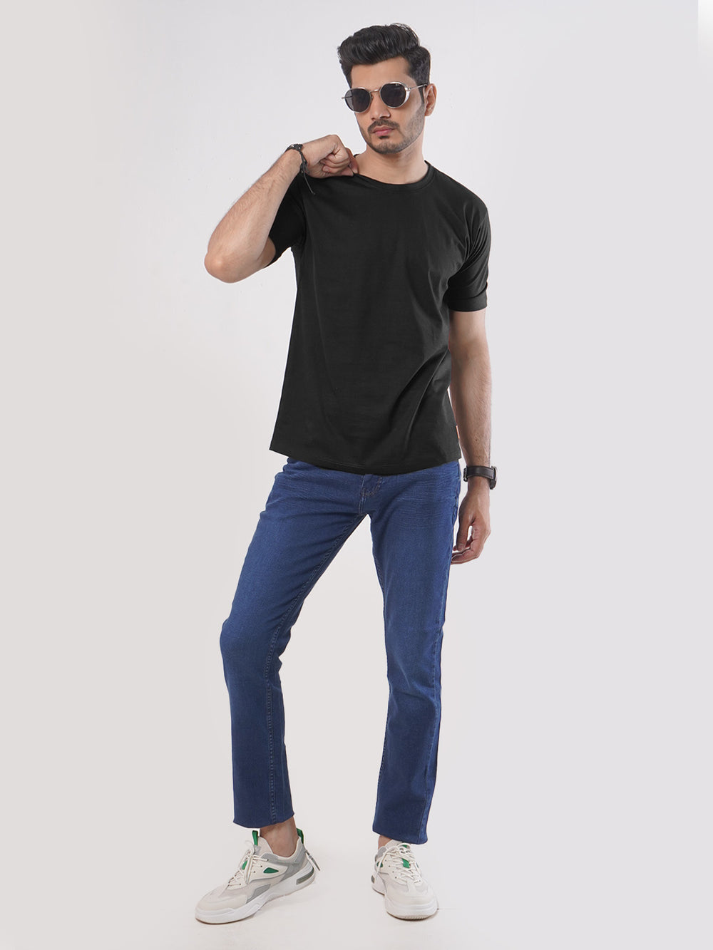 Black Plain Half Sleeves Men’s Round Neck T-Shirt (TEE-77)